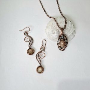 Golden Sapphire Necklace and Pendant