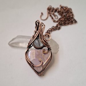 Phosphosiderite heart with Aquamarine