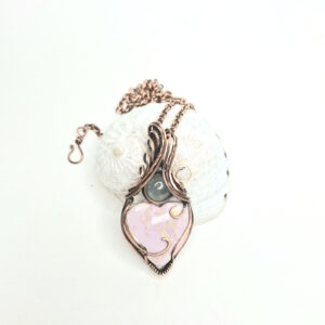 Phosphosiderite heart with Aquamarine